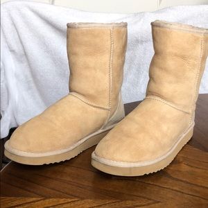 UGG W Classic Short Boots Tan Size 10